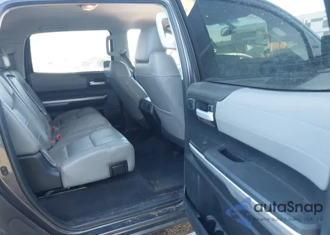 2017 Toyota Tundra Limited 5.7L V8 z USA, uszkodzony, nr VIN 5TFHW5F11HX645127